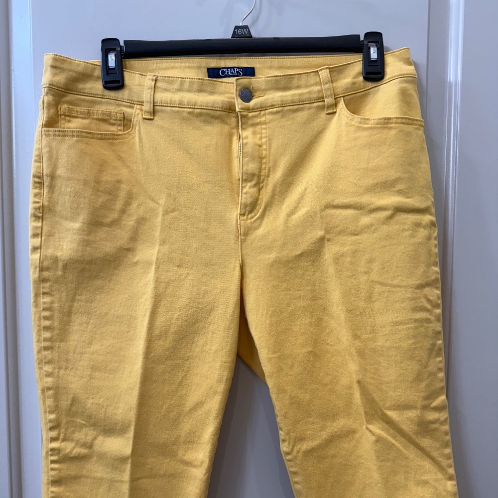 Chaps Women's Pedal Pusher Style size 16 long shorts
